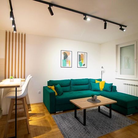 Lukavica M&A Apartment-Easy Airport מראה חיצוני תמונה